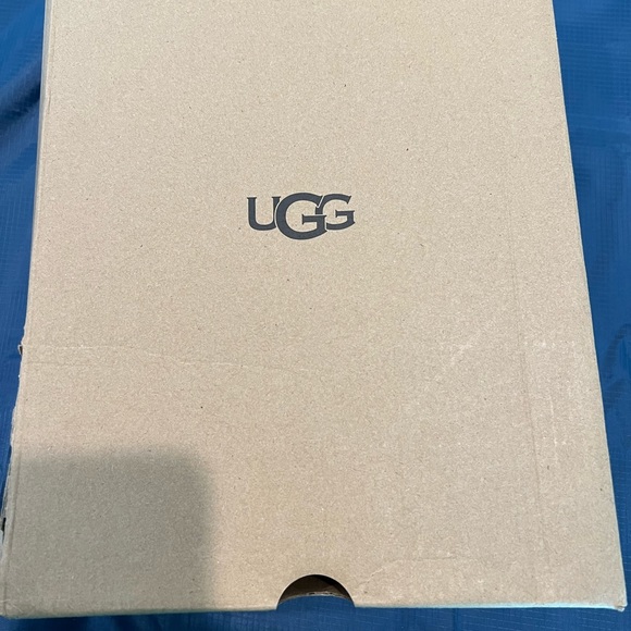 Women UGG slippers - Picture 2 of 5